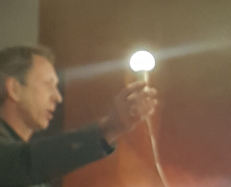 Licht_Informationen_bei_Kueche_Wohnen_Holz