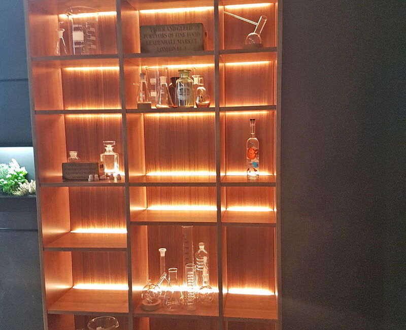 Regal_beleuchtet