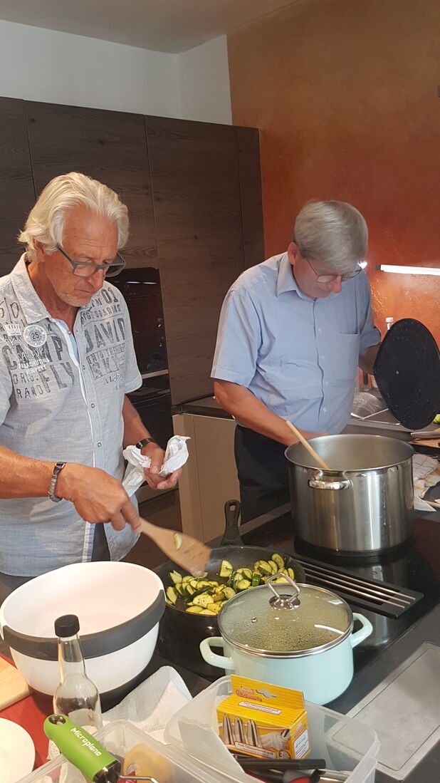 Wohnen & Holz Schauraum - Best4Best-Team-Cooking