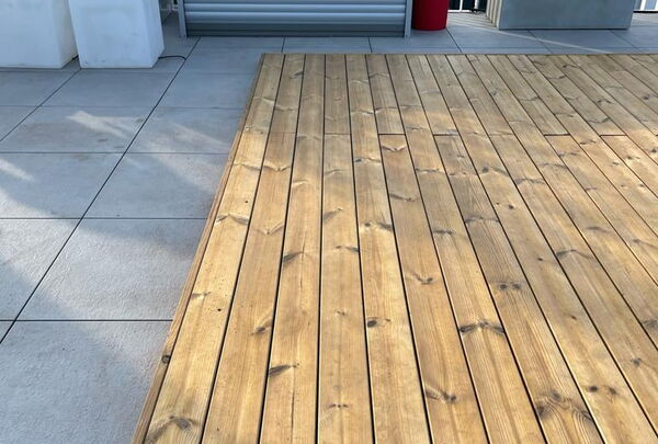 Terrasse aus Holz - Thermokiefer