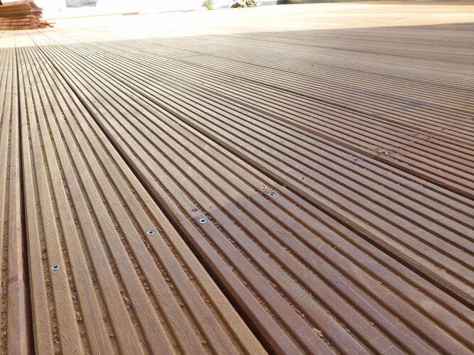 Holzterrasse-Schiffsdeck