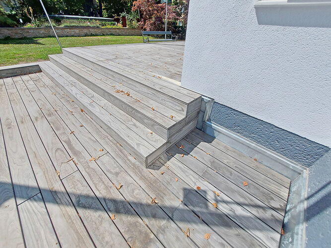 Holzterrassen-Stiegen-aus-Accoya-Dielen