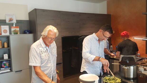 Wohnen & Holz Schauraum - Best4Best-Team-Cooking
