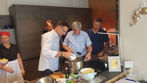 Wohnen & Holz Schauraum - Best4Best-Team-Cooking