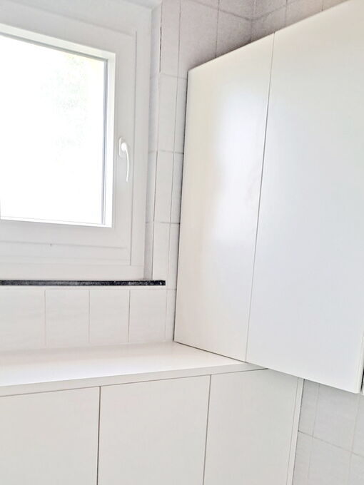 Badezimmer weiß -  Hängeschrank