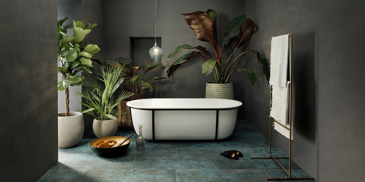 Foto: Mineralischer Designboden von Noris im Badezimmer © Landegger Foto: Mineralischer Designboden von Noris im Badezimmer © Landegger