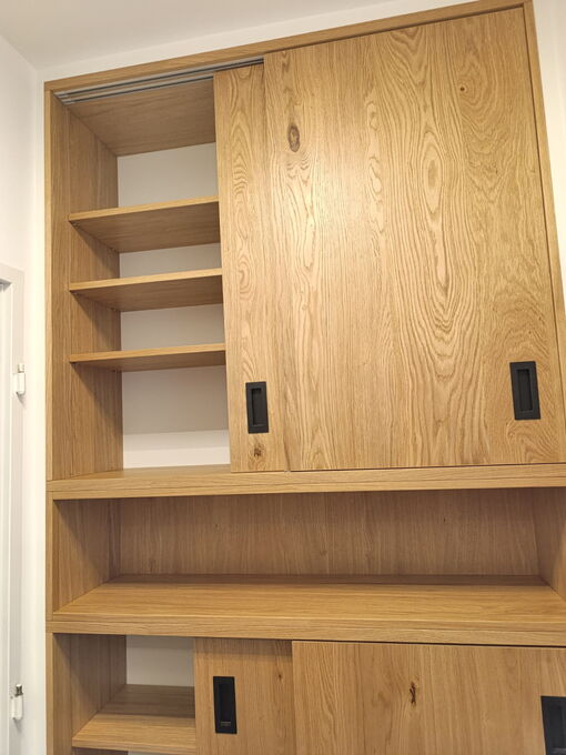 Badezimmerschrank - Schiebetüren und Nische