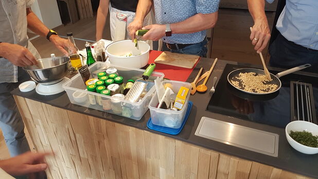 Wohnen & Holz Schauraum - Best4Best-Team-Cooking