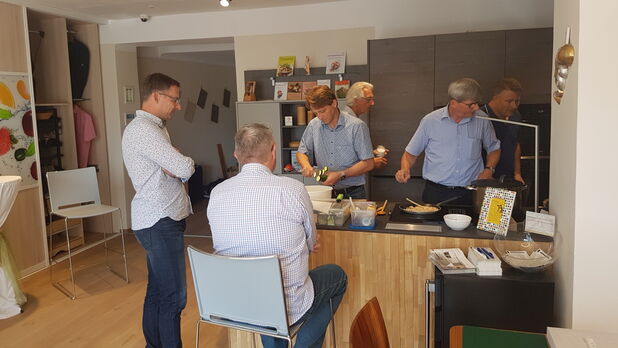 Wohnen & Holz Schauraum - Best4Best-Team-Cooking