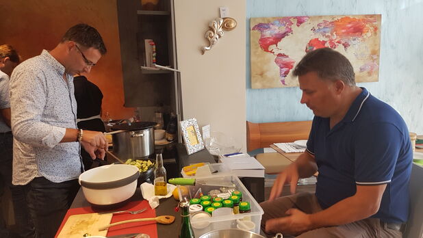 Wohnen & Holz Schauraum - Best4Best-Team-Cooking