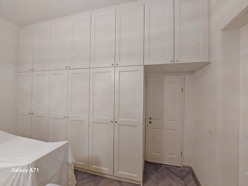 Schlafzimmerverbau mit Türdurchgang