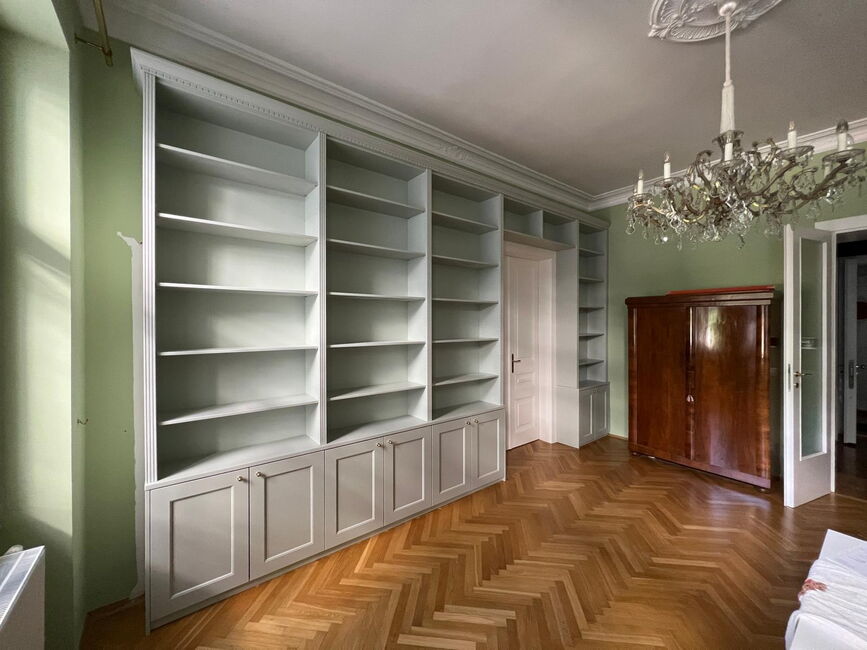 Bücherwand-Wanderverbau nach Maß