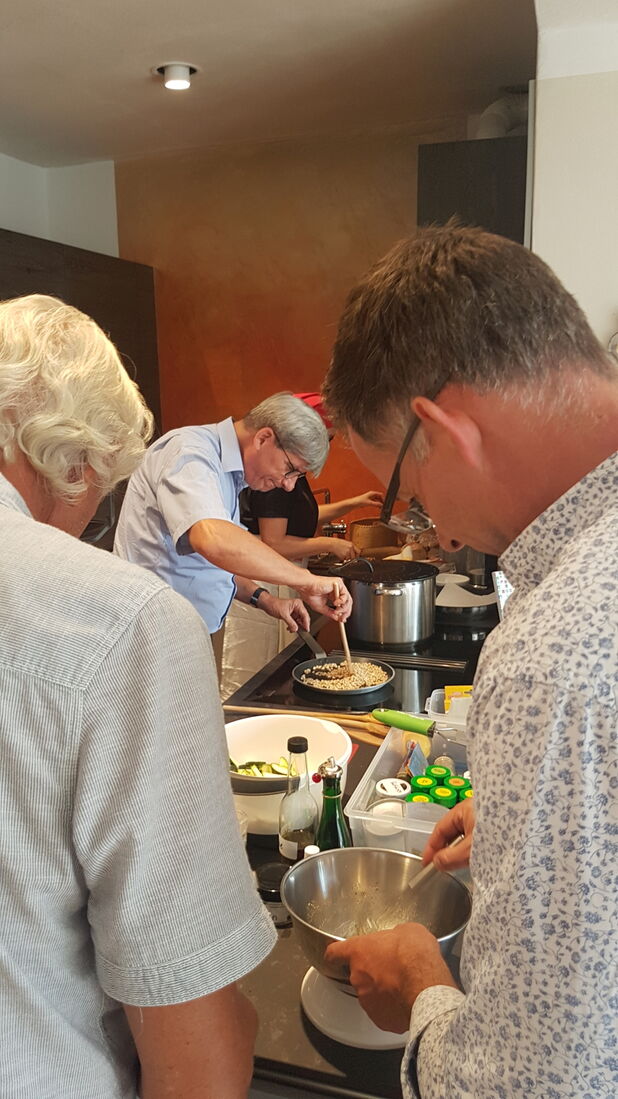 Wohnen & Holz Schauraum - Best4Best-Team-Cooking